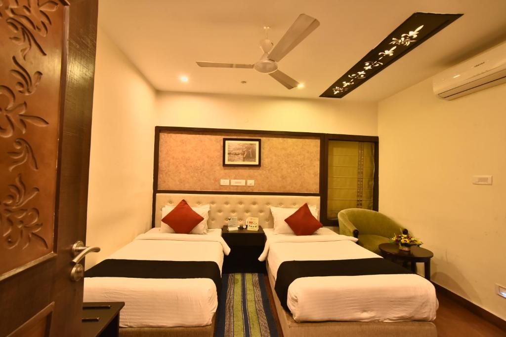 Casa Broadway Deluxe Room with Work Desk