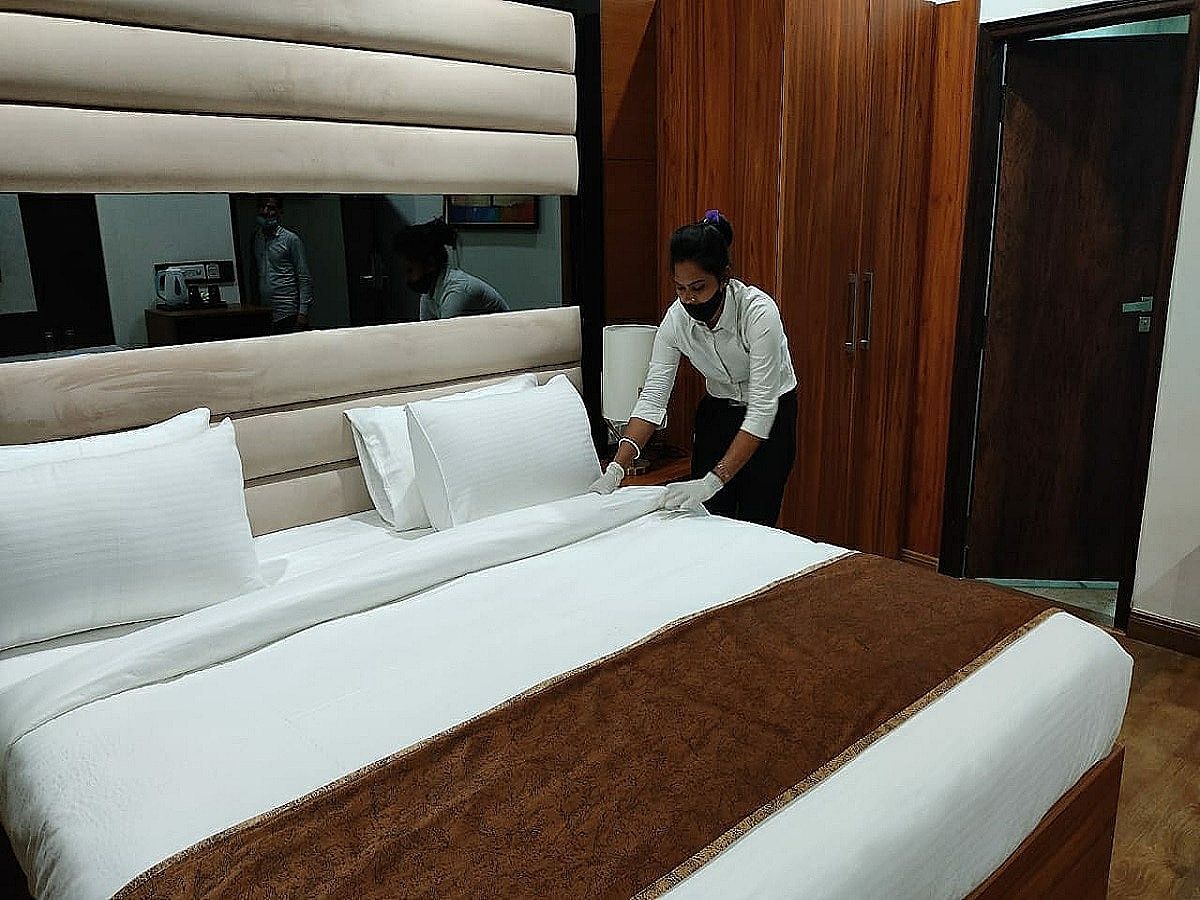 Paras inn Deluxe Room 6