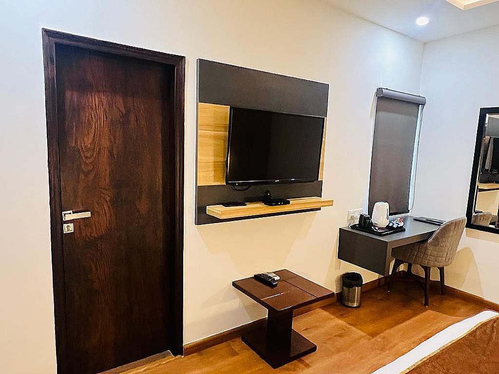 Paras inn Deluxe Room 15