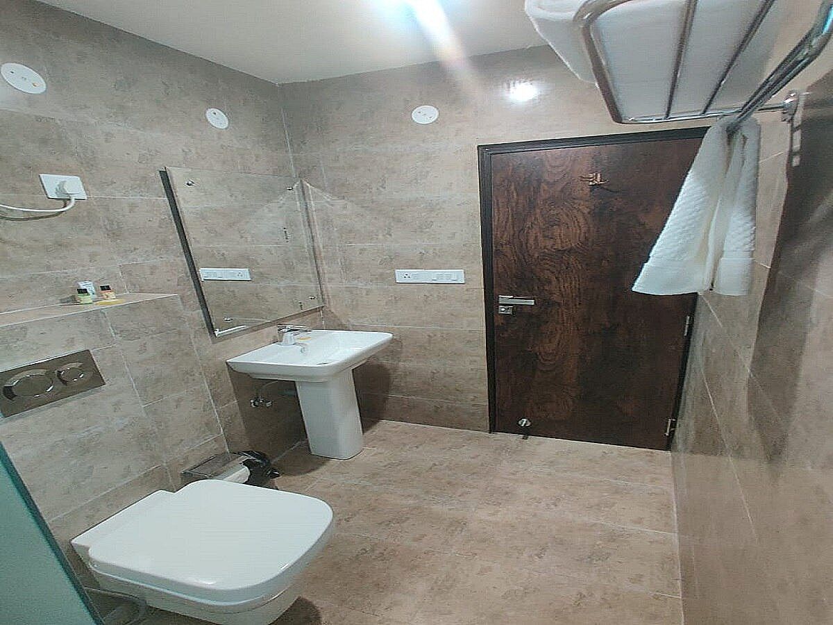 Paras inn Deluxe Room 13