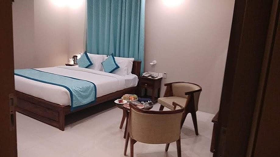 Hotel The Lighthouse Deluxe Room 8