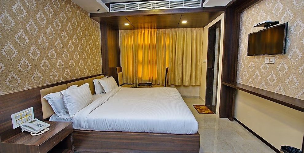 Hotel Jannat And Restaurant Royal Deluxe 2