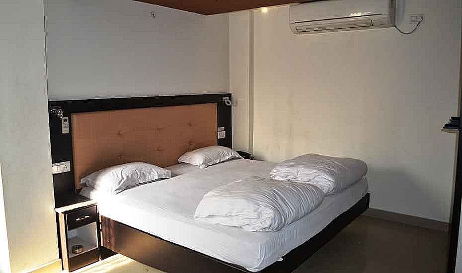 Hotel Kanji Palace Super Deluxe AC 4