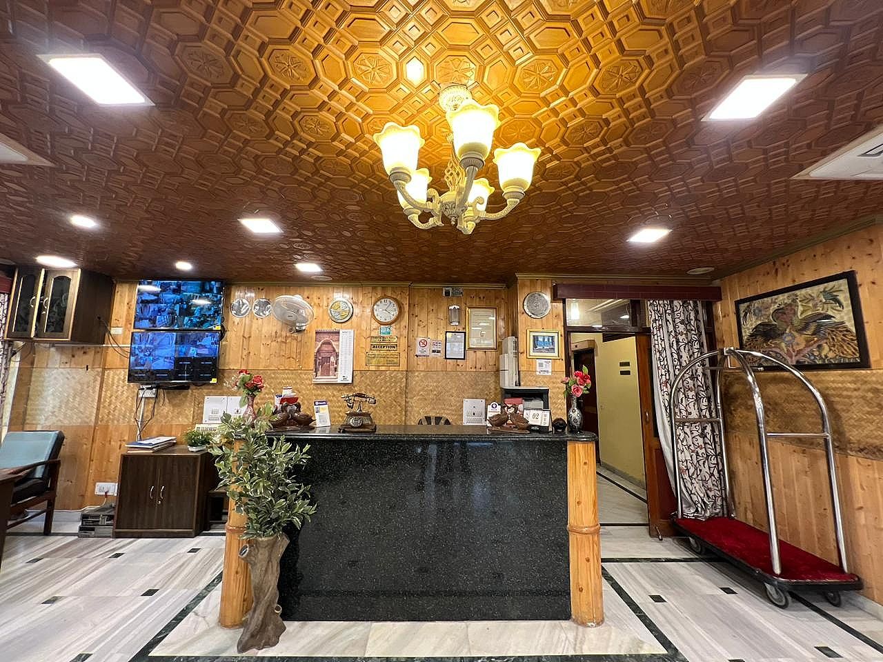 undefined Hotel New Mamta Pure Veg Near By Dal Lake 3