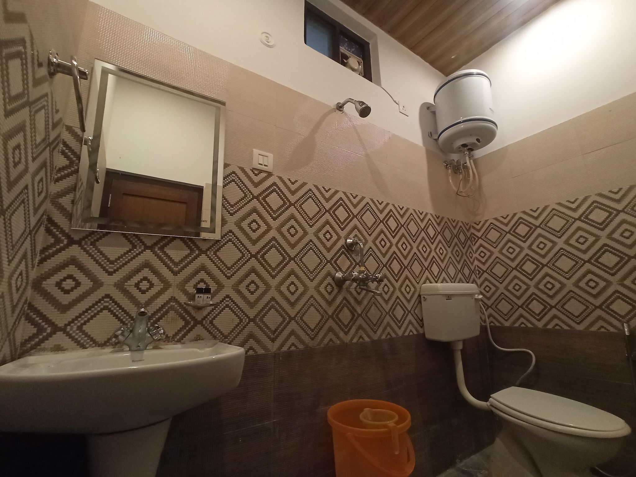 Corbett Milestone Resort Deluxe Room 5