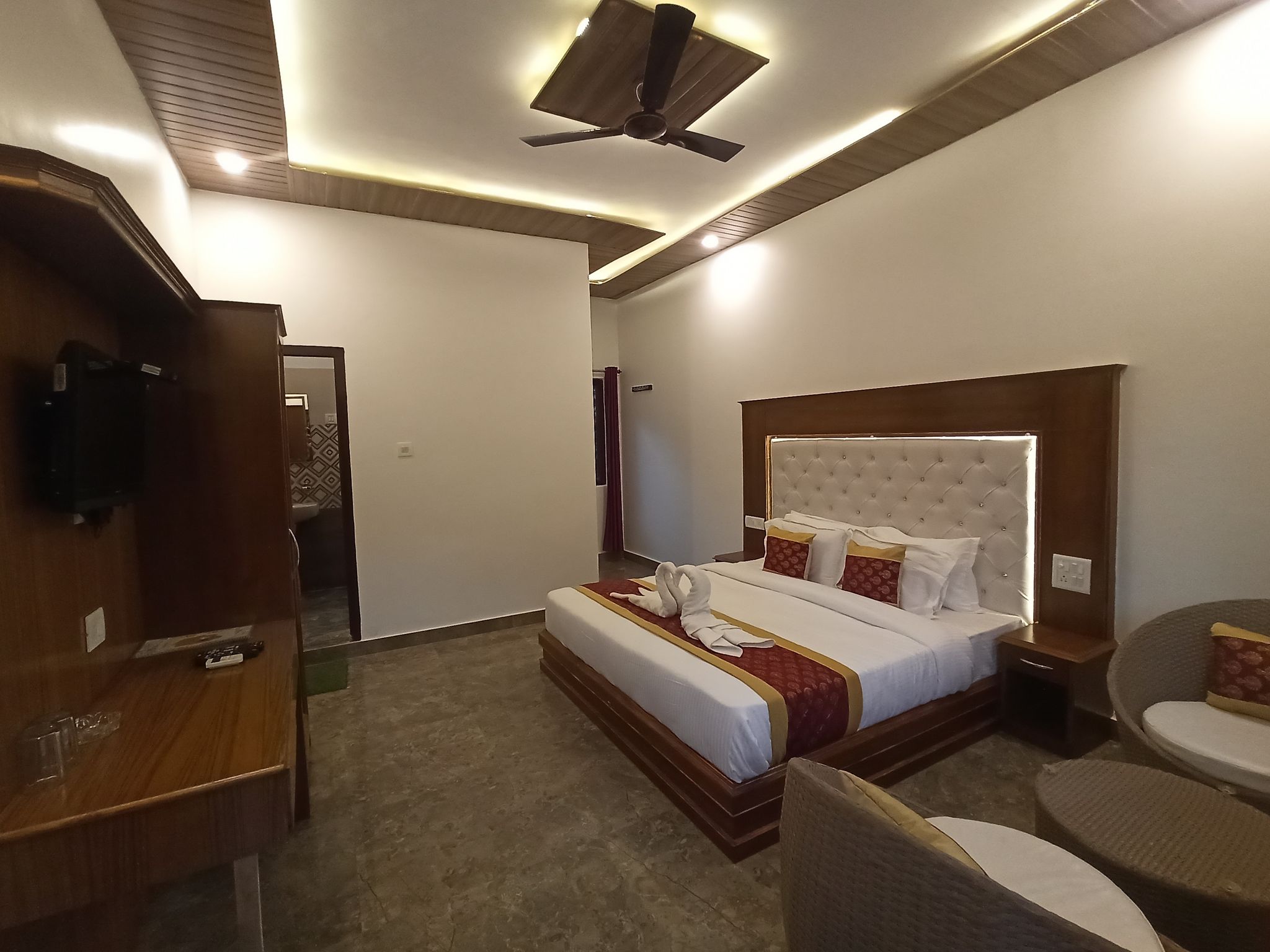 Corbett Milestone Resort Deluxe Room 2