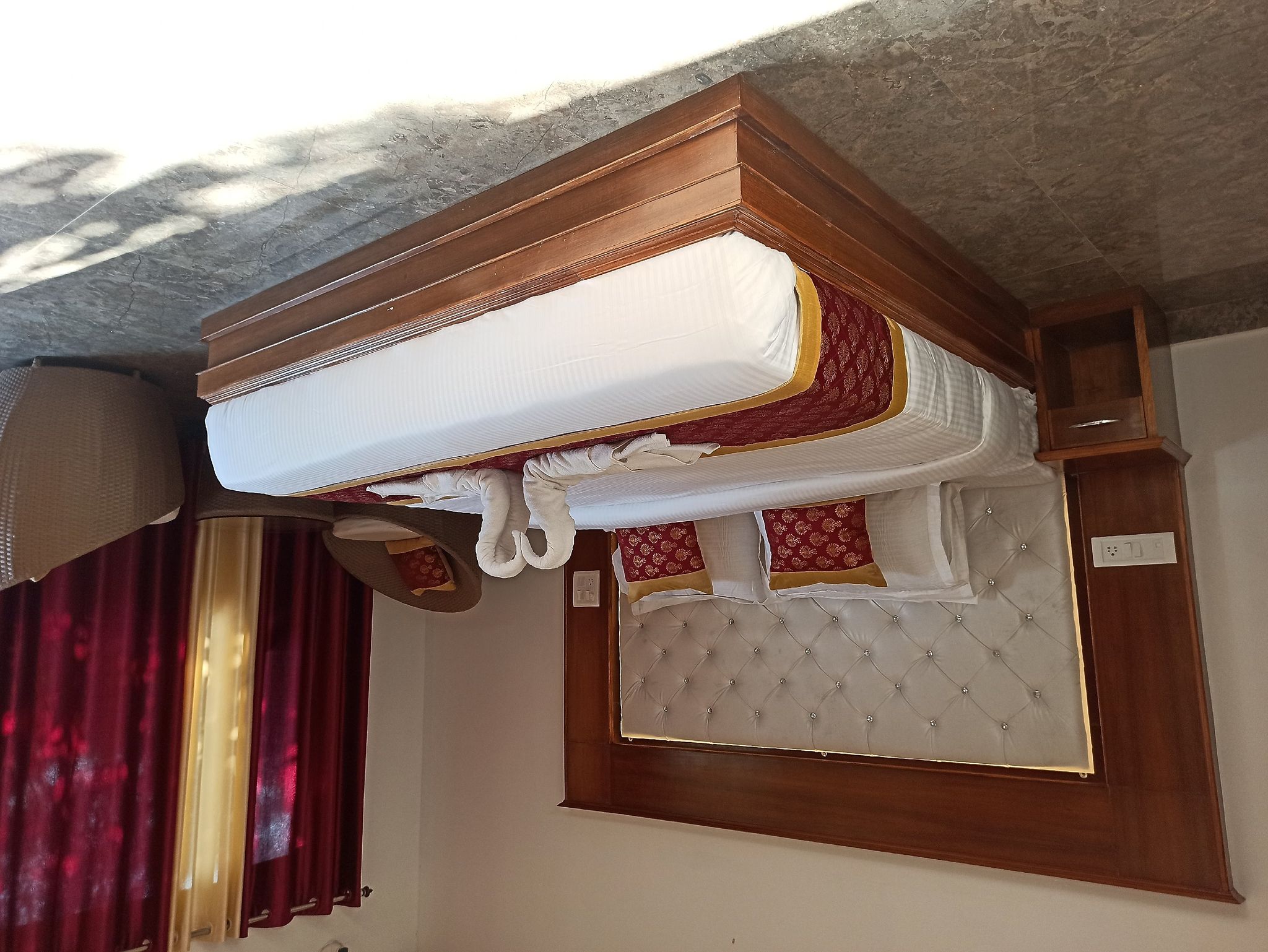 Corbett Milestone Resort Deluxe Room 4