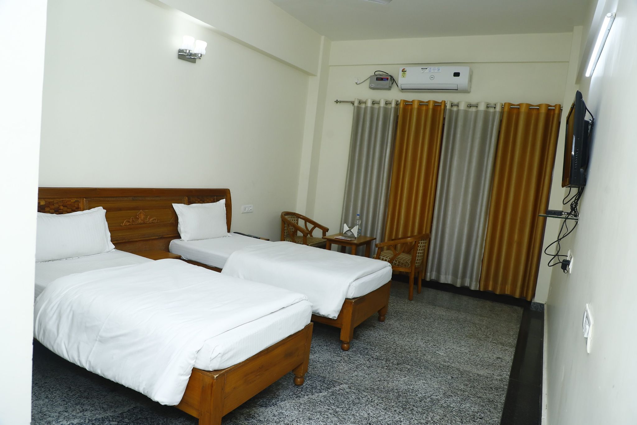 Sidhi Royal Castle Deluxe Room 8