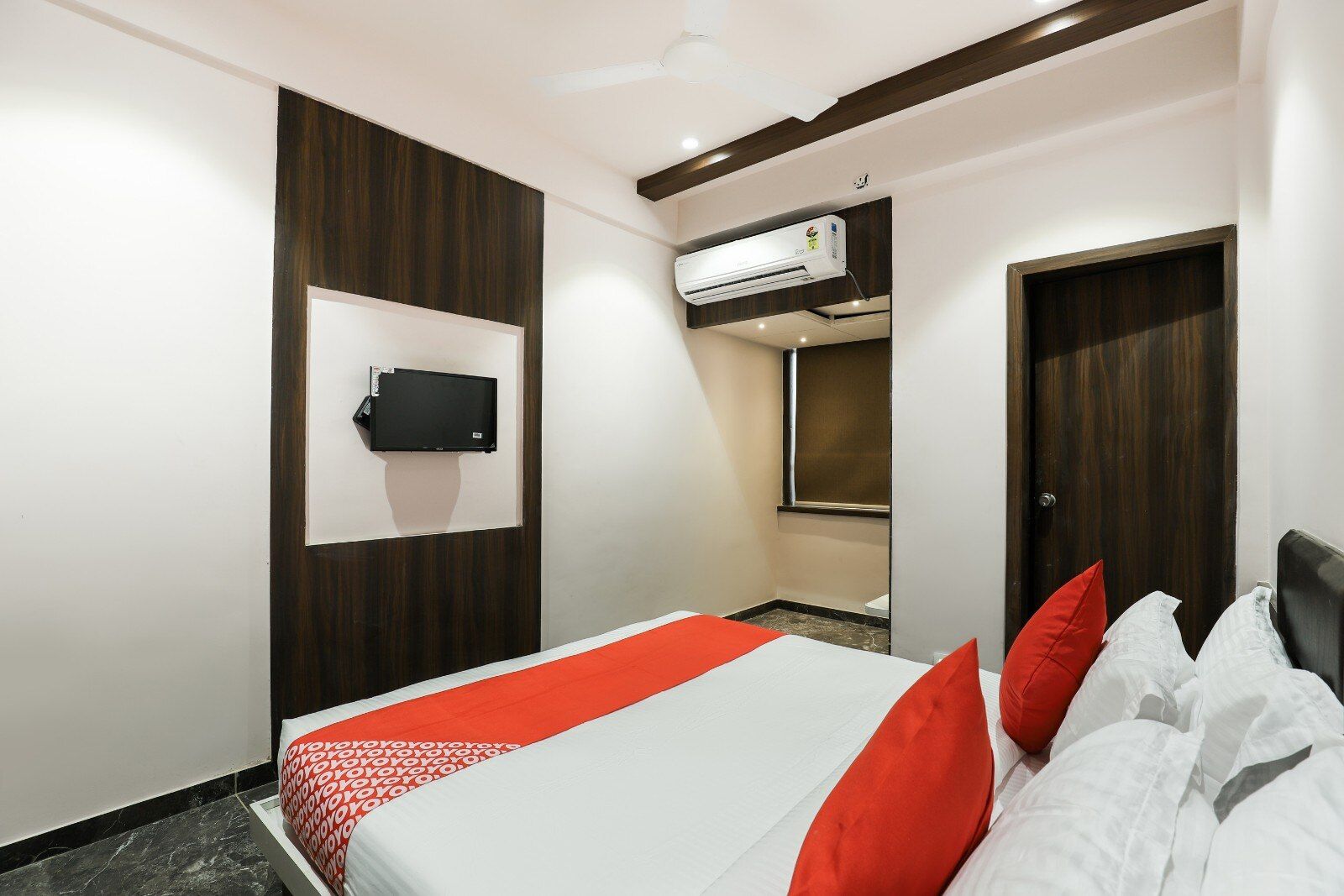 undefined Hotel Majestic 6