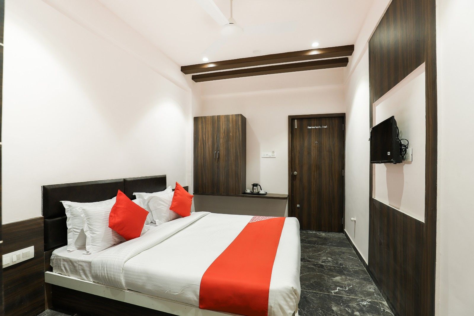 undefined Hotel Majestic 9