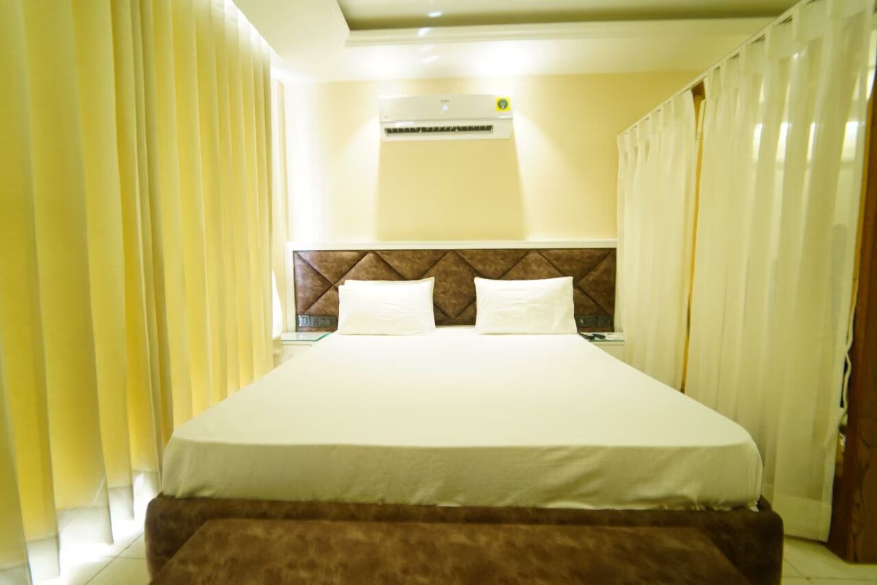 undefined Myst Luxury Stays with Kitchen & wifi 4