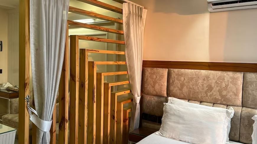 Myst Luxury Stays with Kitchen & wifi The Cozy Room