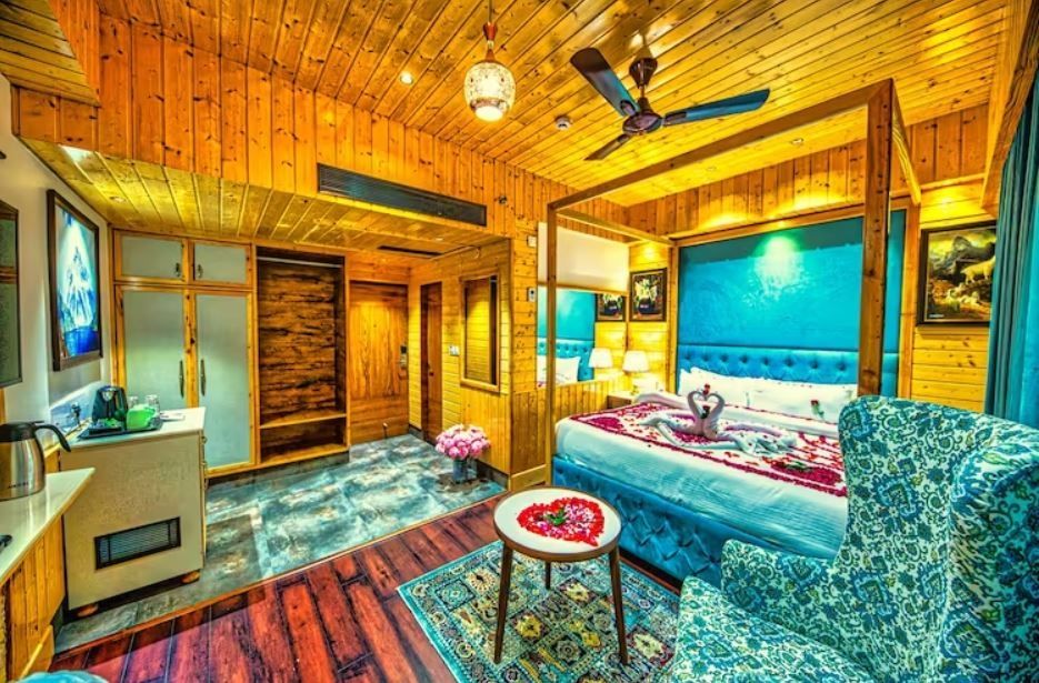 Elite Honeymoon, King, Hill View, Balcony