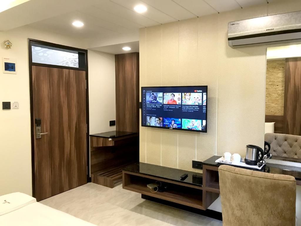 Deluxe Room AC