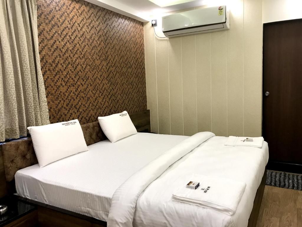 Deluxe Room AC
