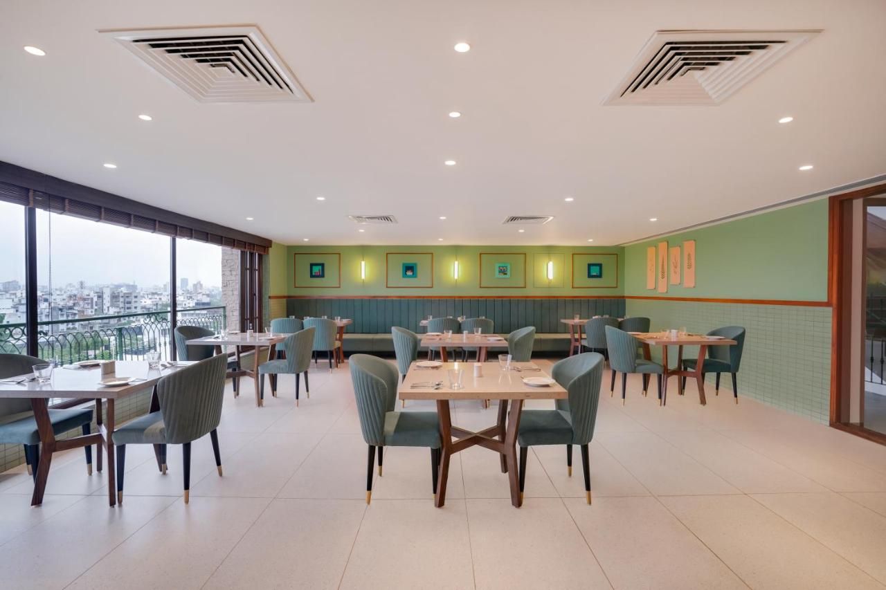 Food & Dining