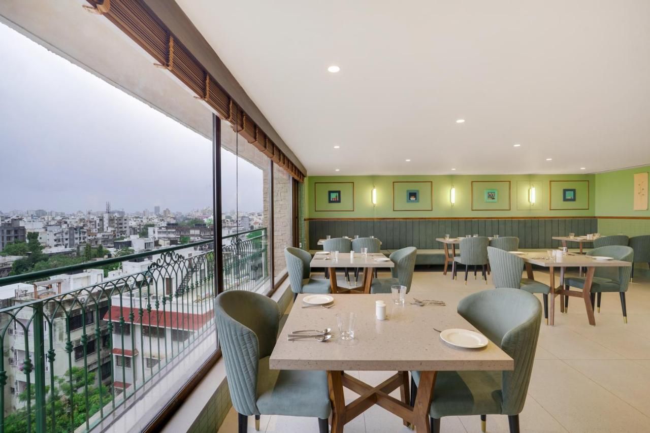 Food & Dining