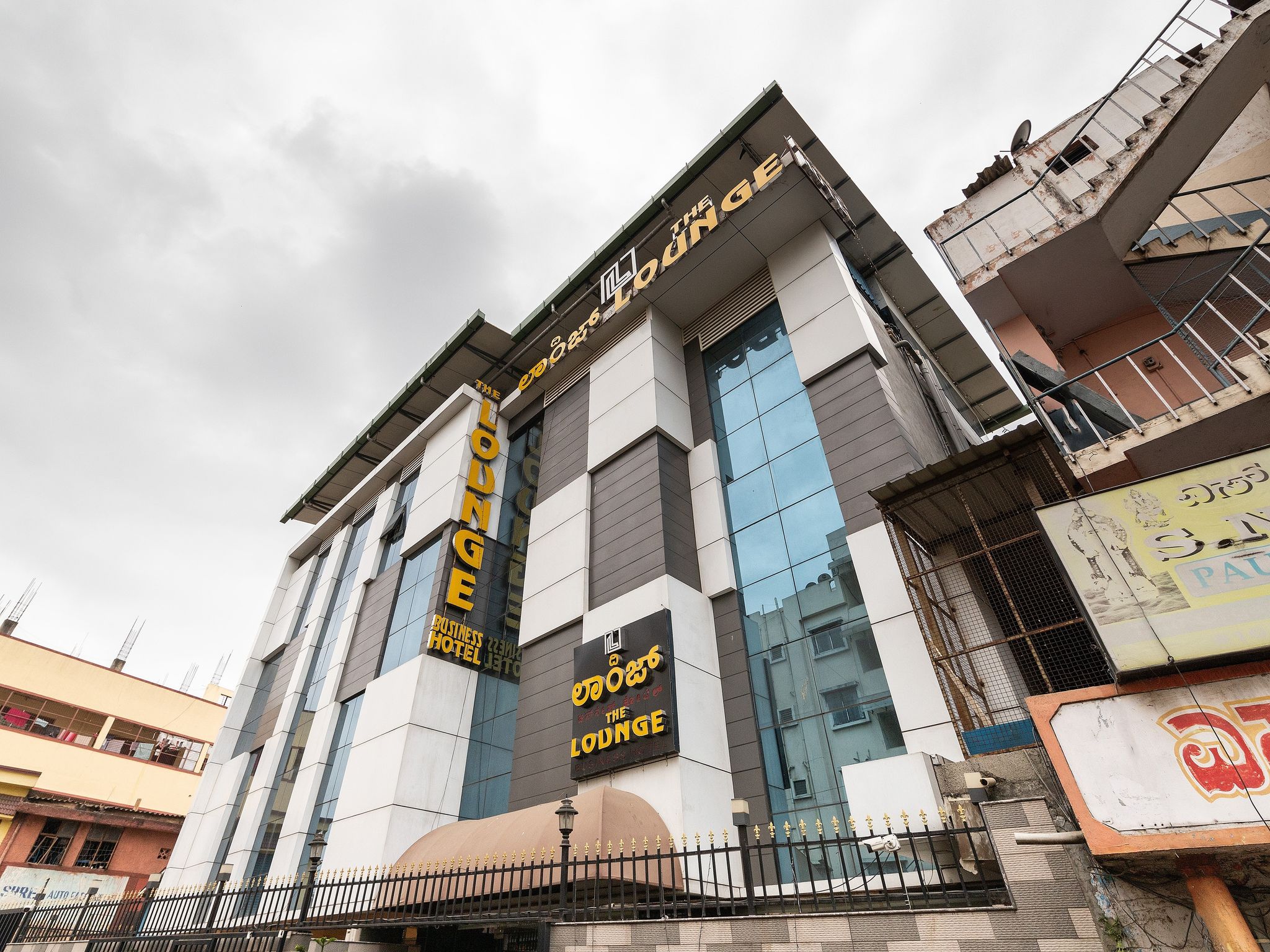 undefined The Lounge Hotel 9