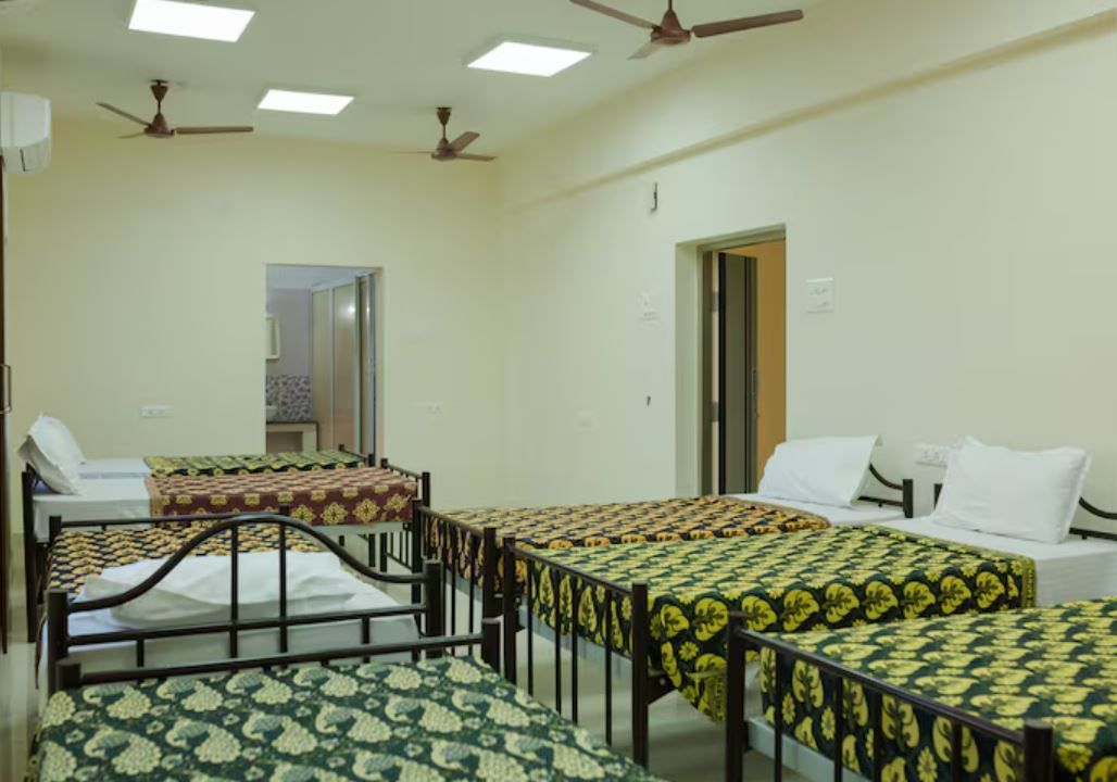 Executive Family 8 Non Ac