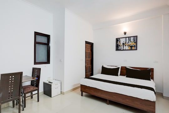 OYO Hotel Dream houseÂ Classic 2