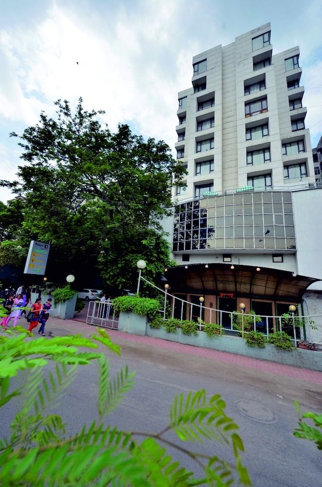 undefined Budget Inn Bellevue 6