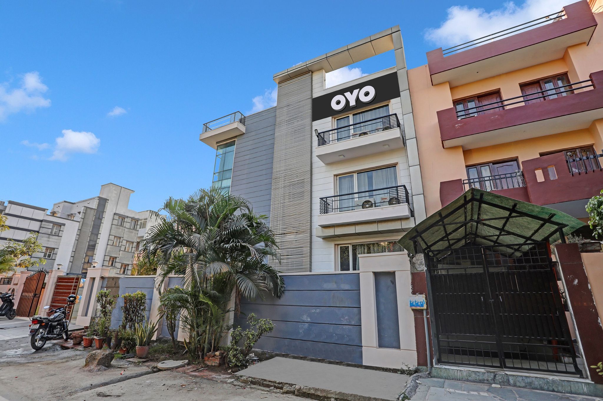 Super Townhouse Sector 51 Noida Near Metro Station