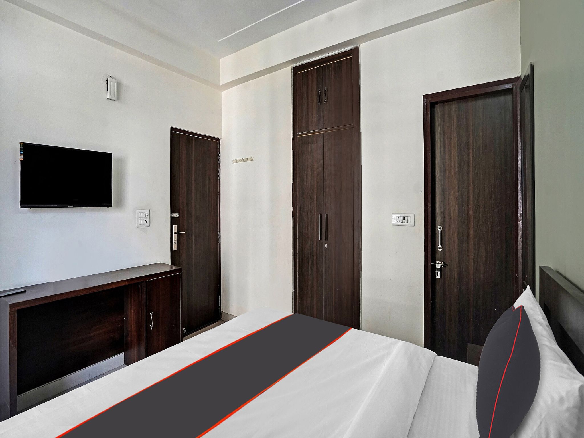 Hotel O by OYO THE VIRAAT Classic 14