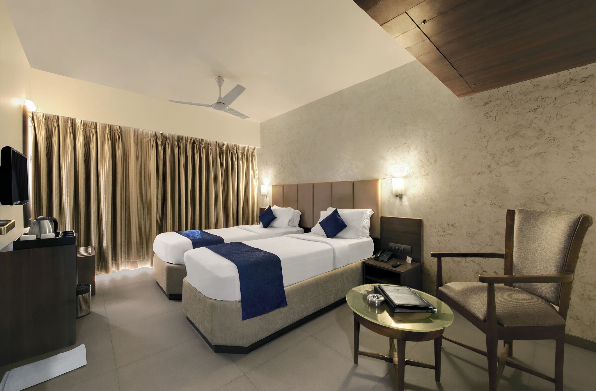 SINGLE Deluxe Room Single