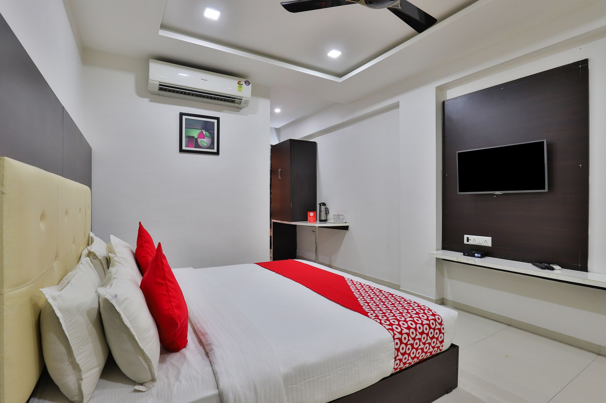 Super Collection O Infocity Metro Station Gandhinagar Formerly Hotel Grand Krishna Classic 11