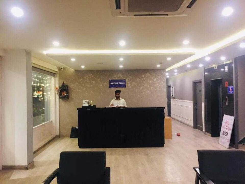 Hotel O White House Residency Near Haiderpur Metro Station