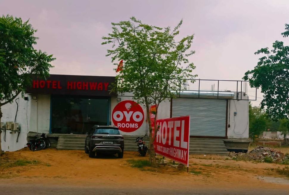 Hotel O Highway
