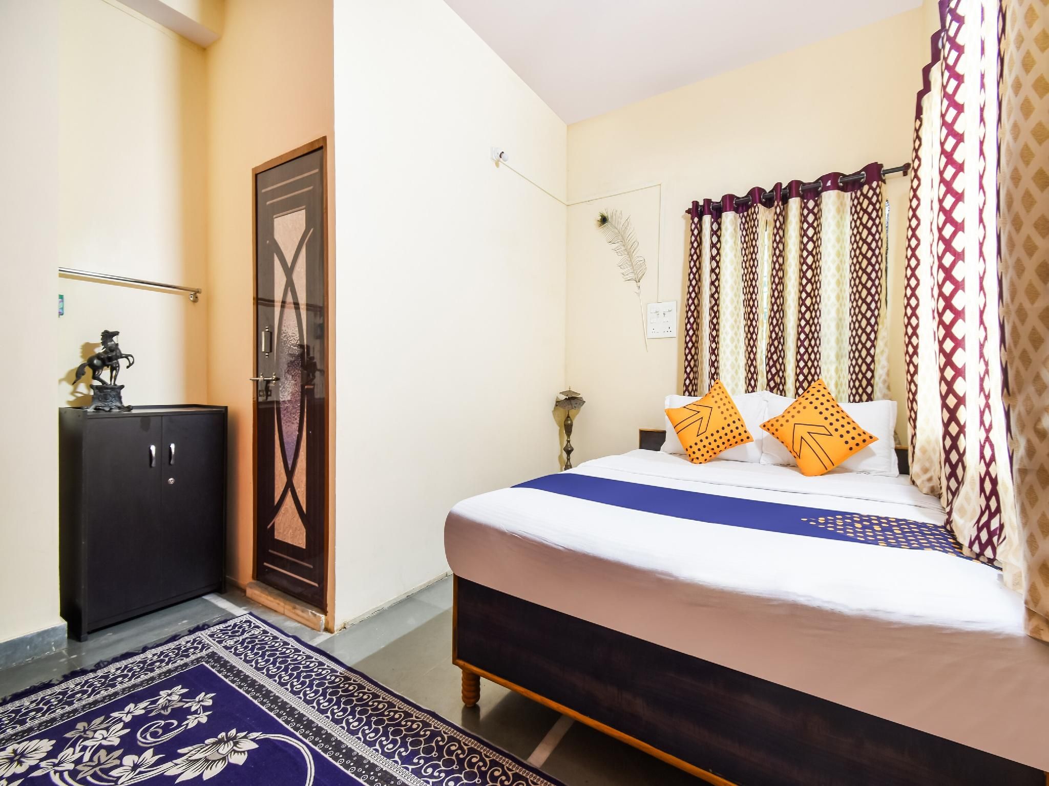 SPOT ON Room without Air Conditioning