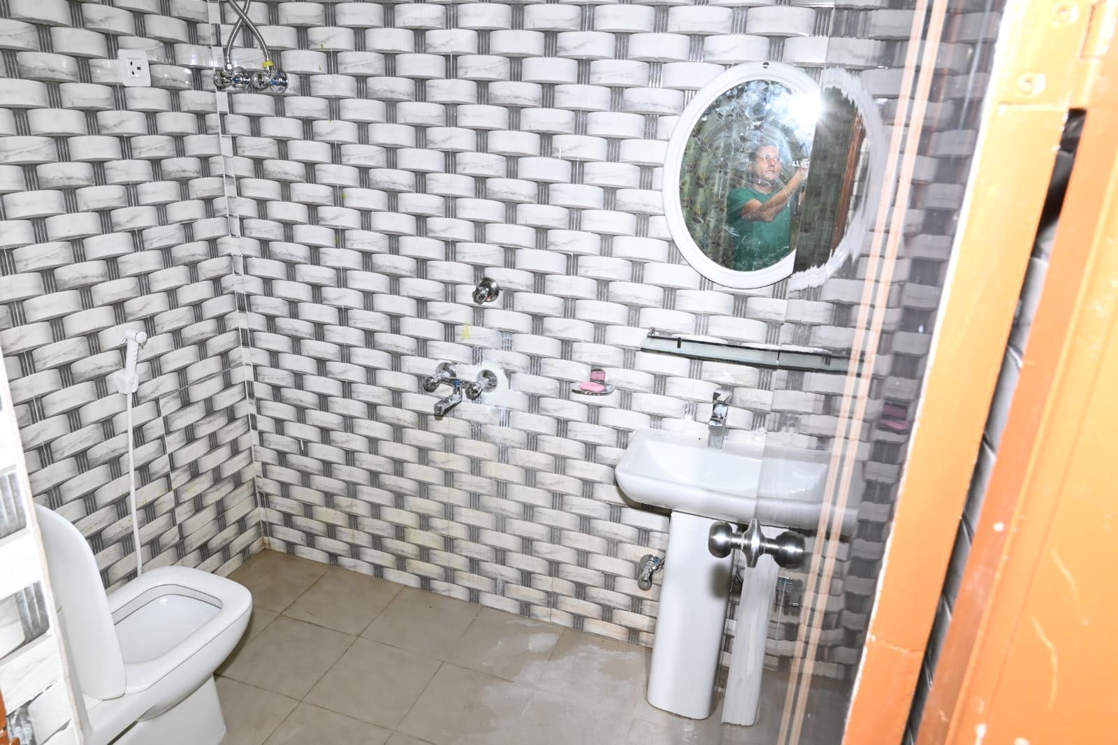 Hotel O by OYO The Glide Inn Hotel & Restaurant Classic 5