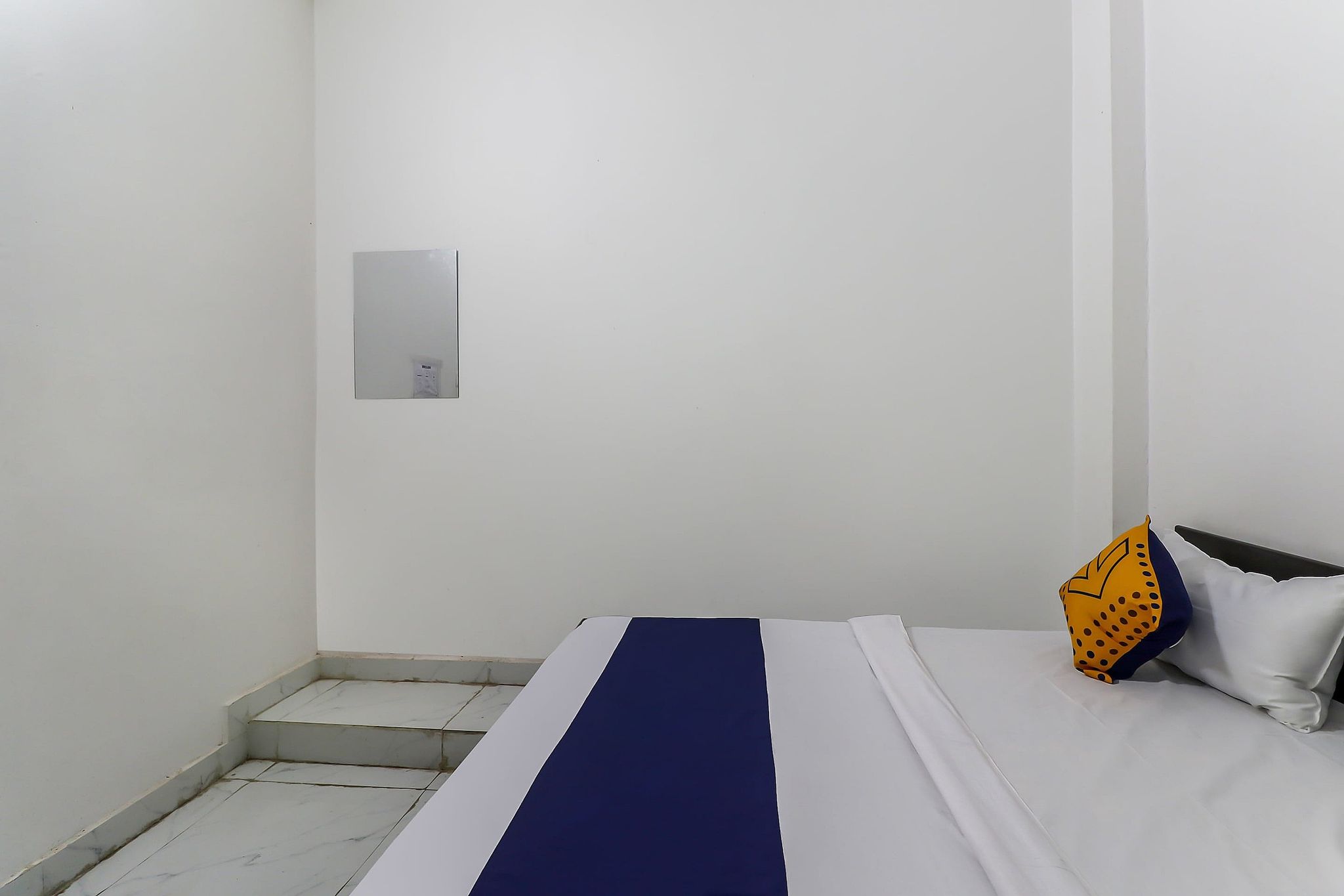 Hotel O by OYO Rajdhani Hotel Classic 12