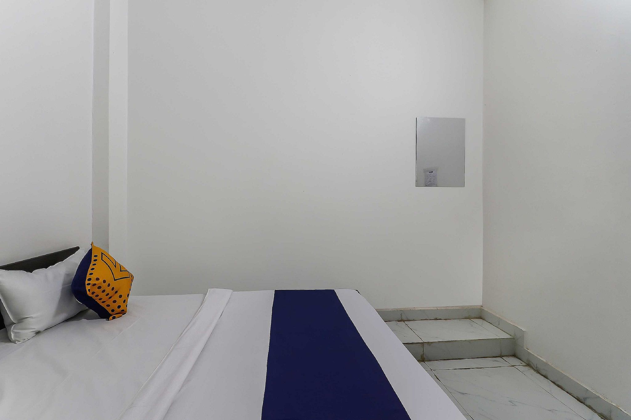 Hotel O by OYO Rajdhani Hotel Classic 6