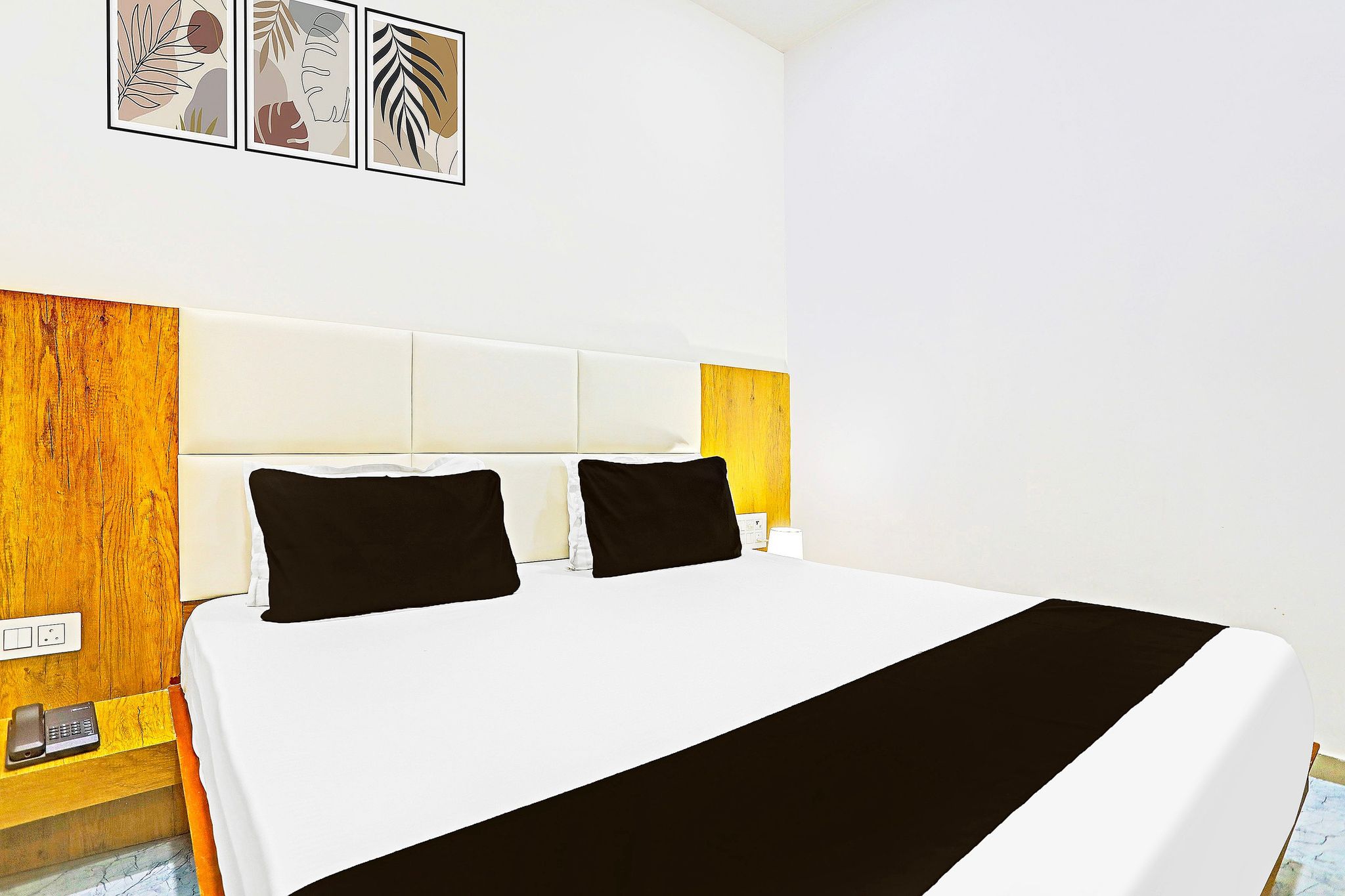 Super Collection O Adajan Formerly Hotel Western Inn Classic 18