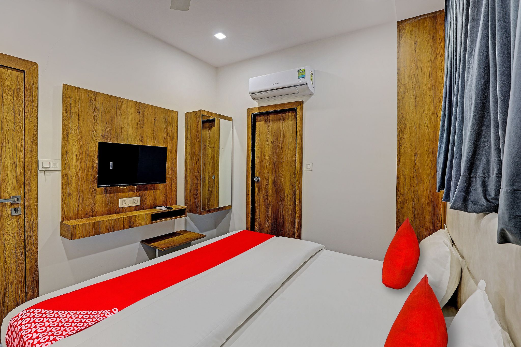 Super Collection O Adajan Formerly Hotel Western Inn Classic 10