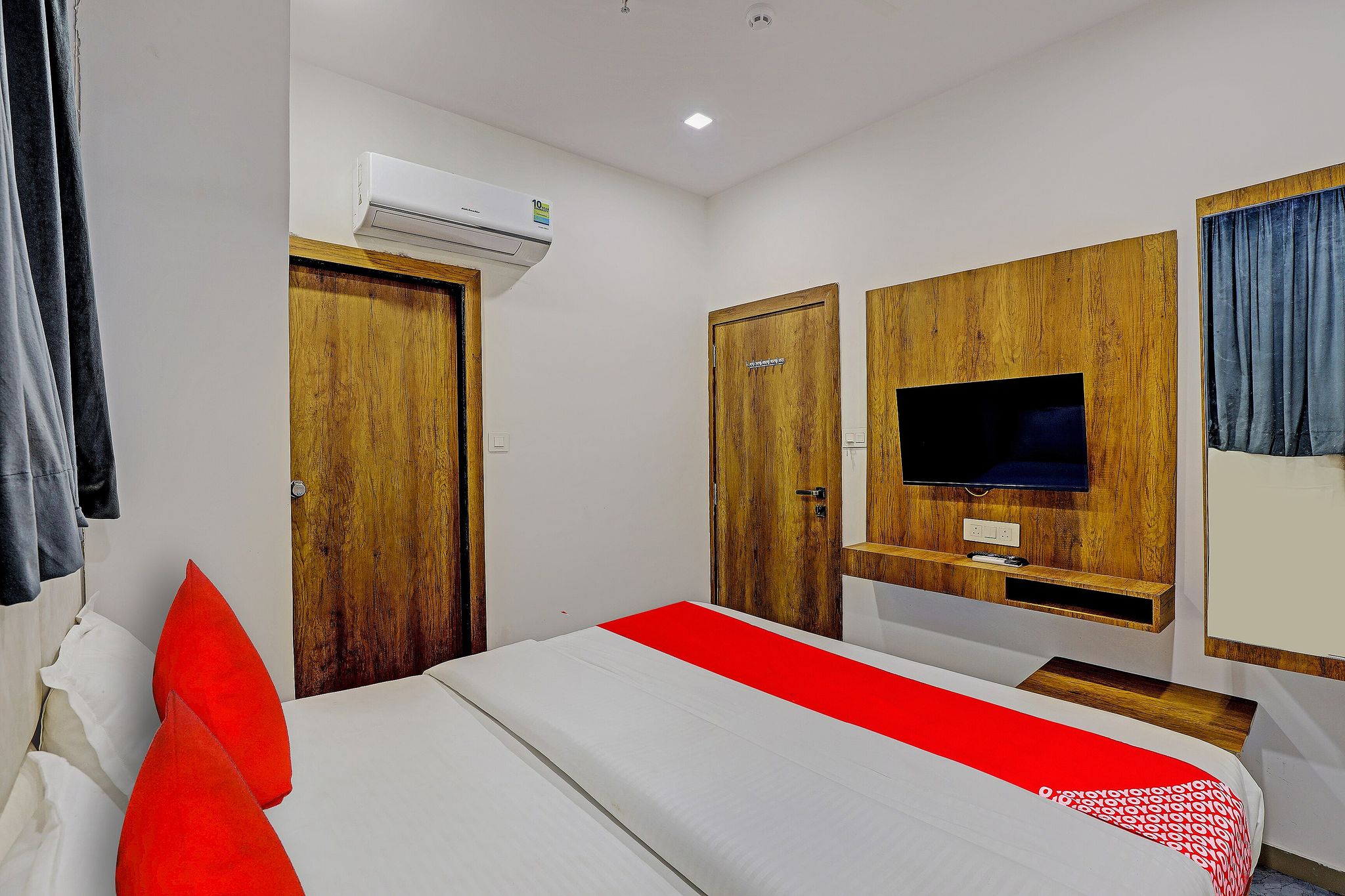 Super Collection O Adajan Formerly Hotel Western Inn Classic 25