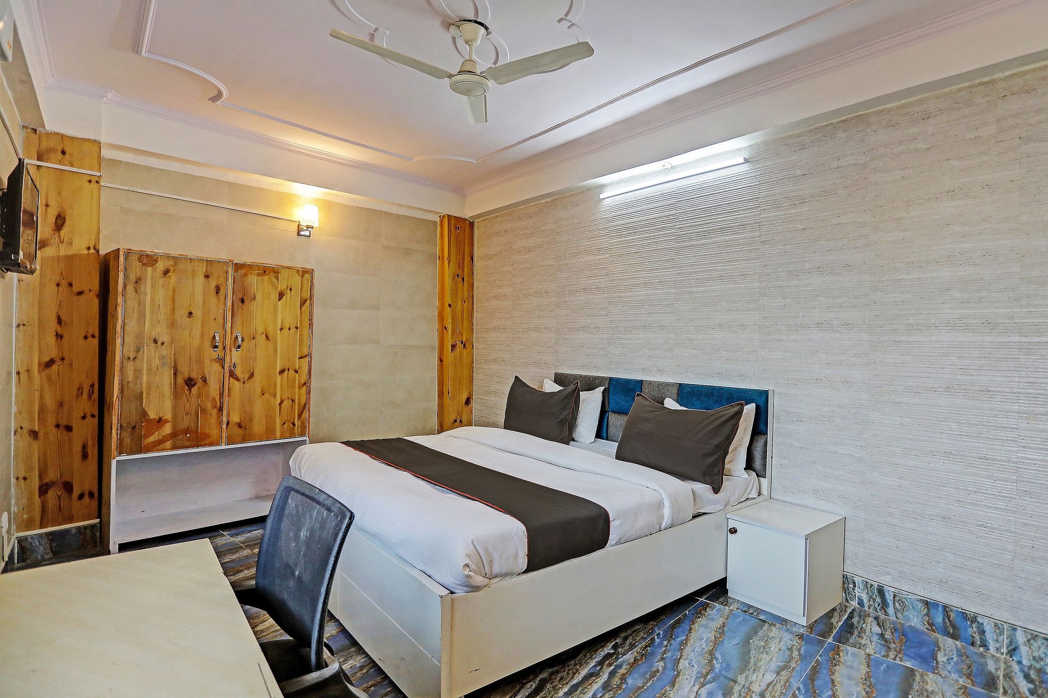 Super Collection O Umen Hotel Sector 66 Noida  Nearby Aadarsh Pariksha Kendra Classic 11