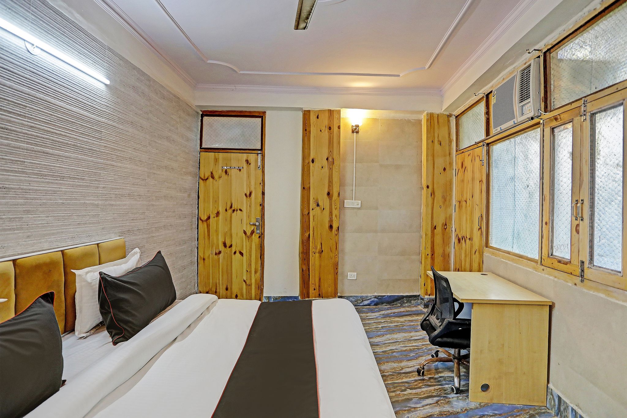 Super Collection O Umen Hotel Sector 66 Noida  Nearby Aadarsh Pariksha Kendra Classic 9