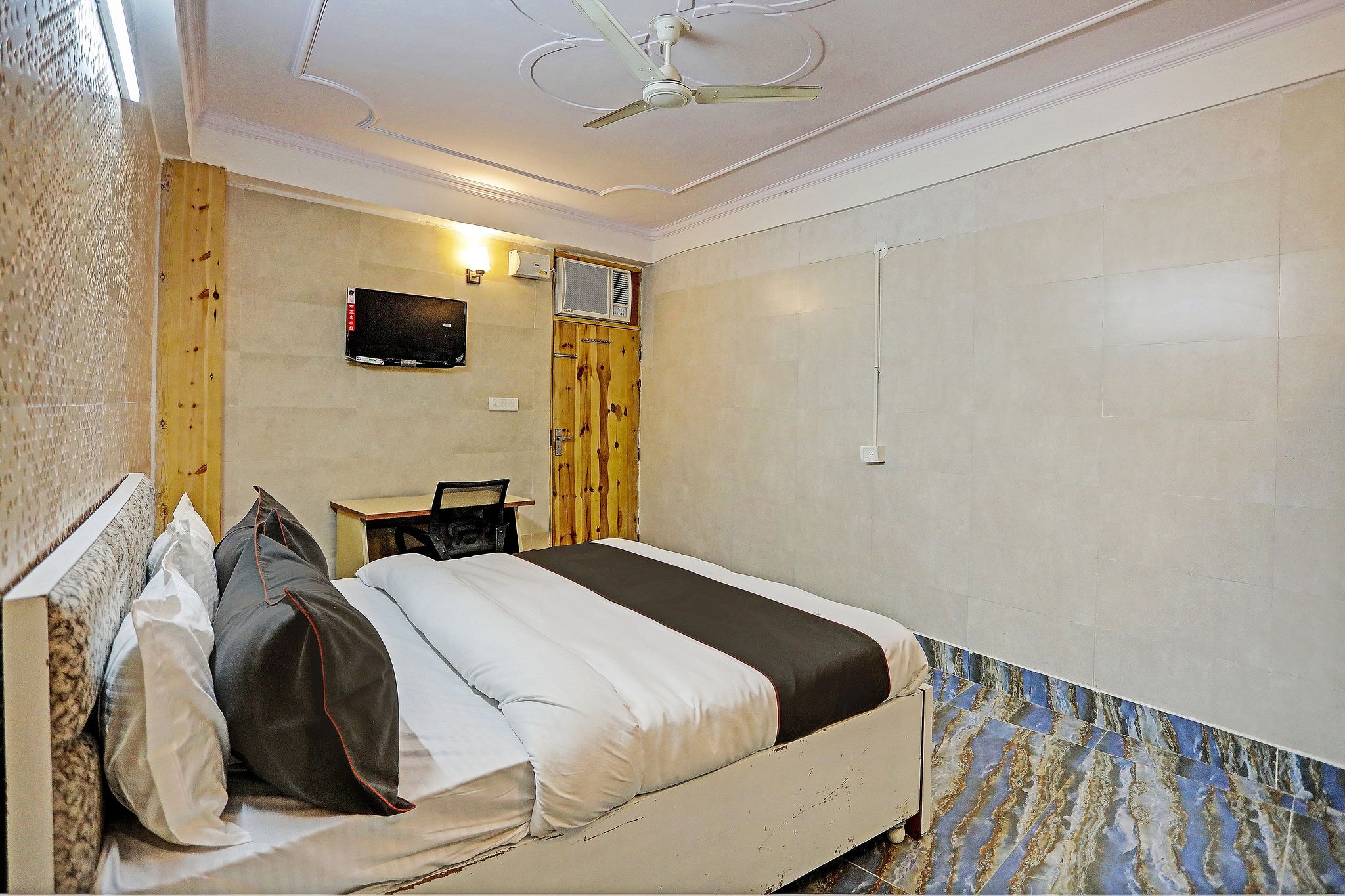 Super Collection O Umen Hotel Sector 66 Noida  Nearby Aadarsh Pariksha Kendra Classic 8