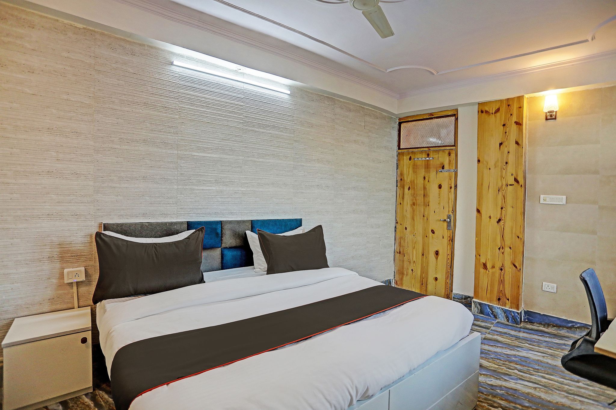 Super Collection O Umen Hotel Sector 66 Noida  Nearby Aadarsh Pariksha Kendra Classic 5