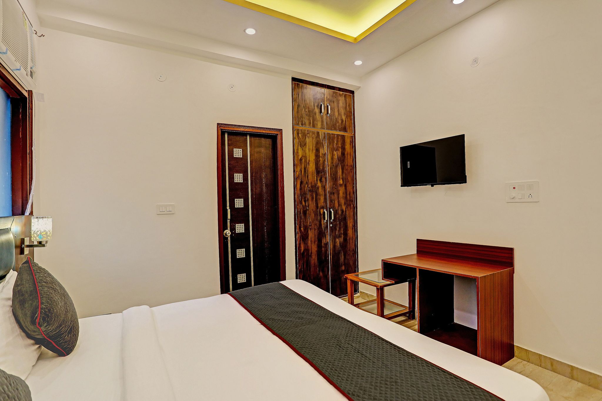 Super Collection O Sector 55 Noida Near Noida Stadium Classic 11