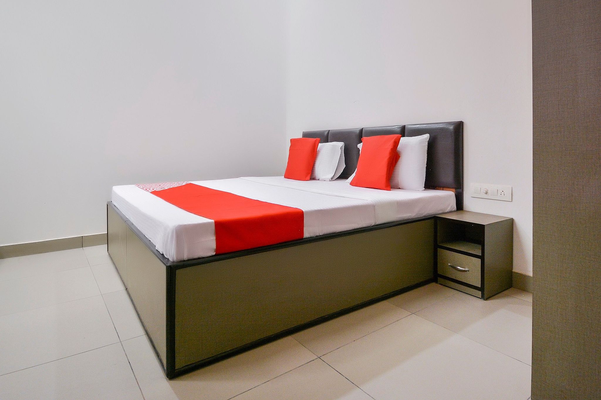 Hotel O Silver Arc Mall Ludhiana Formerly White Solitaire Classic 4