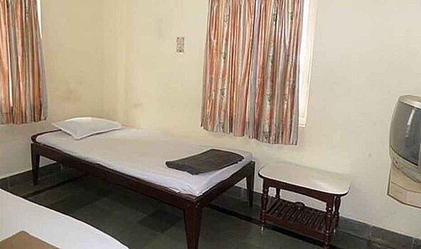 SPOT ON 85212 Hotel Vaibhav Classic