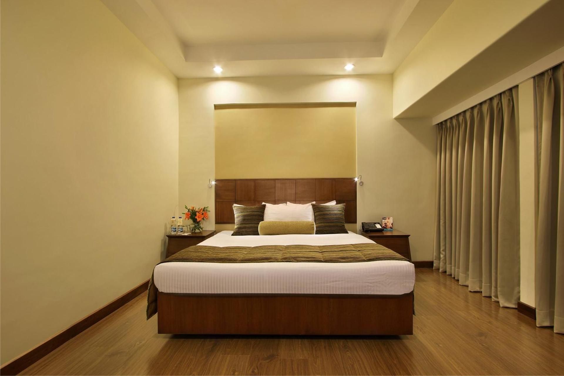 Hotel Express Residency Vadodara Deluxe Room 3