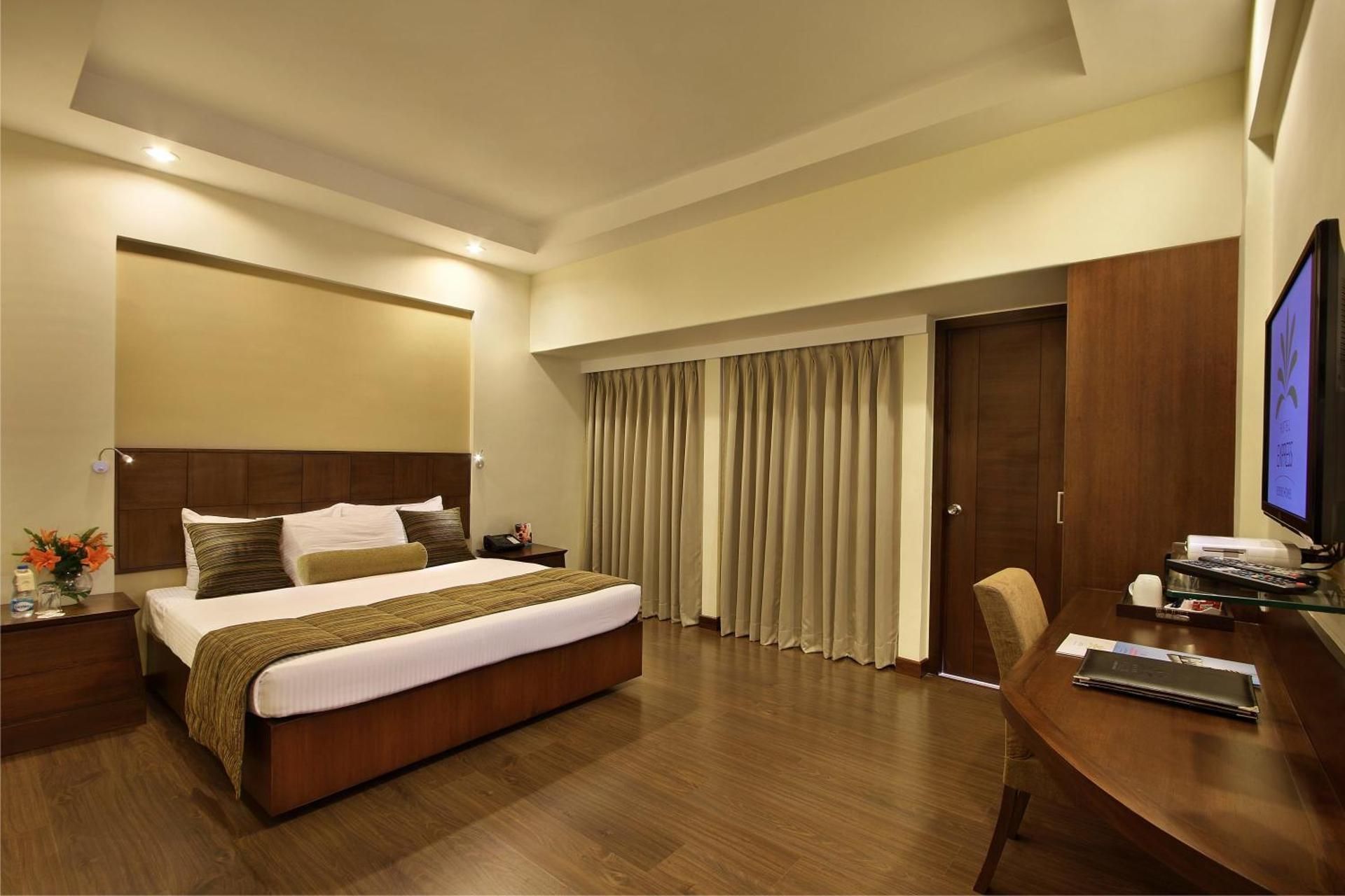 Hotel Express Residency Vadodara Deluxe Room 2