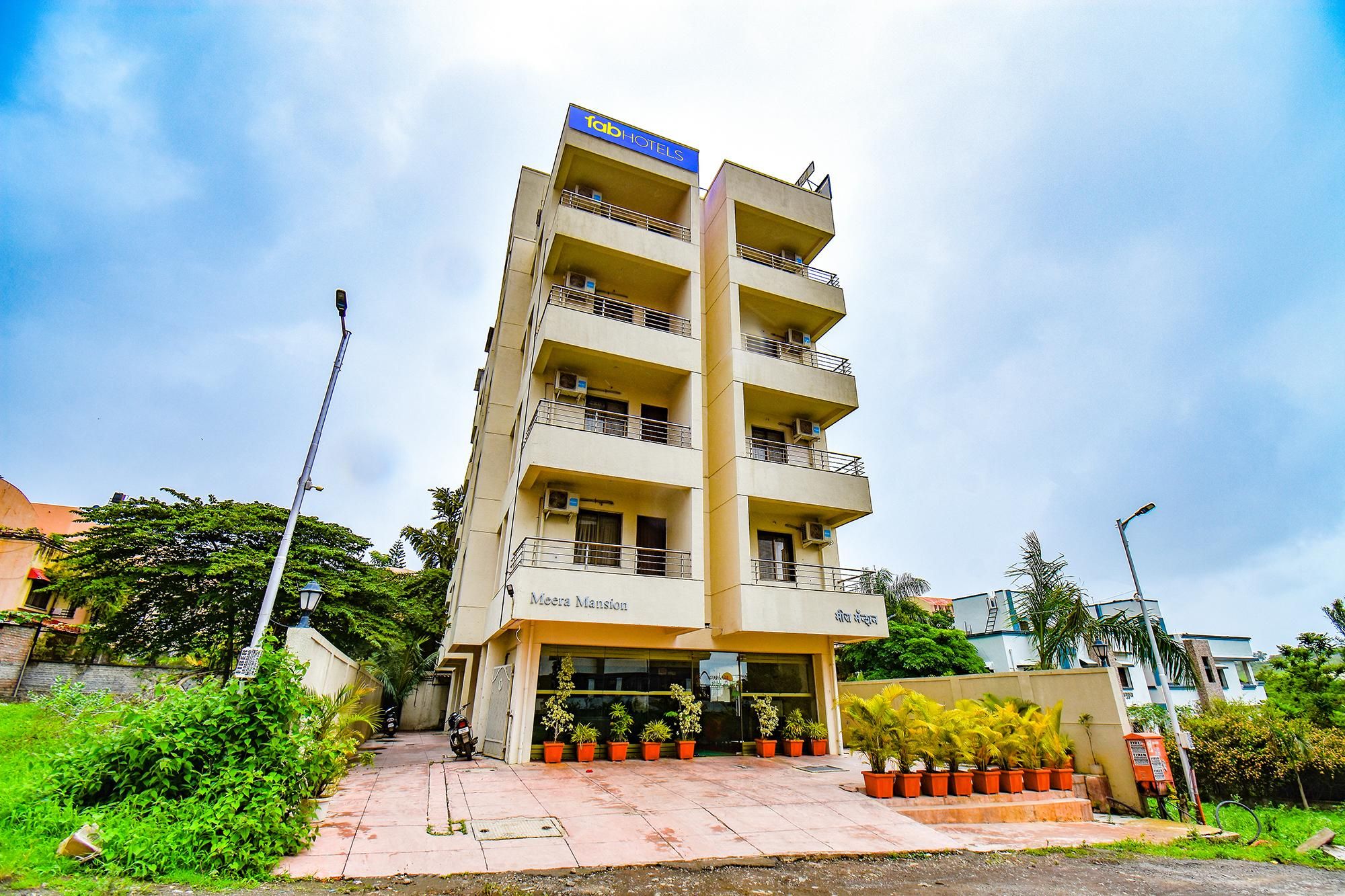 FabHotel Mountain High Inn