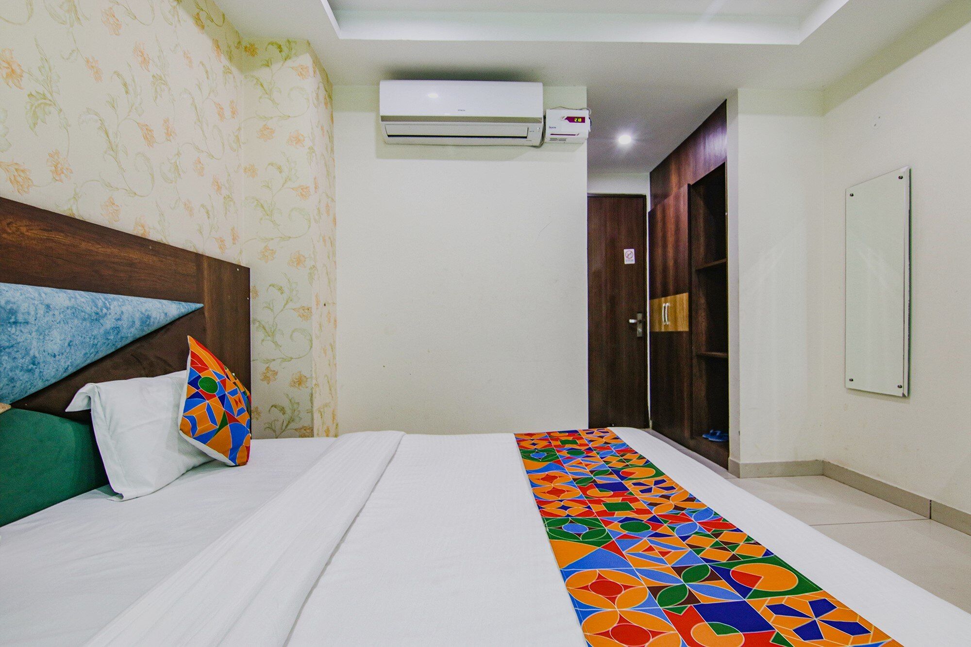 FabHotel Lime Wood Deluxe Room 4
