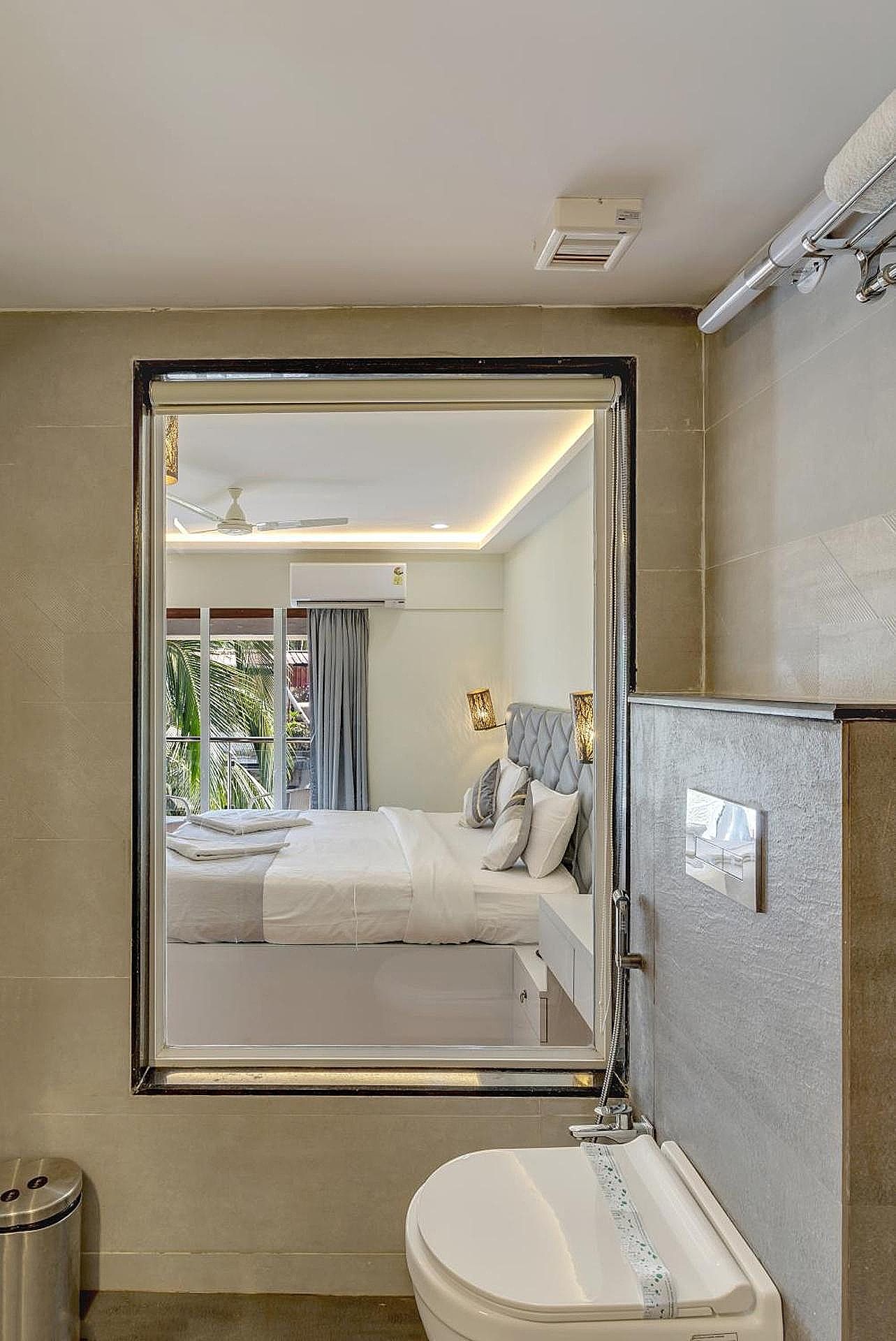 La Baga Beach Hotel Deluxe Room 11